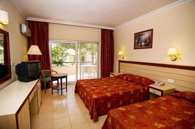 کوستور کلاب هالیدی ویلیج