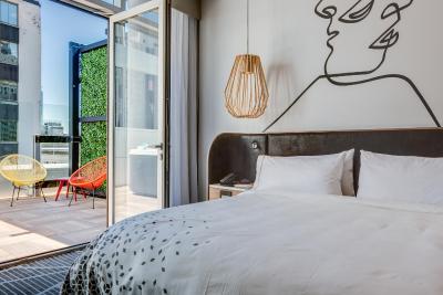 رنیسانس منتریل دونتون هتل