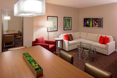 هیلتون گاردن این دونتون دالاز