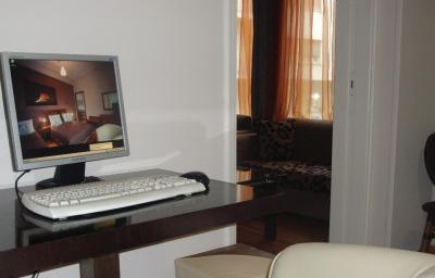 آمبروسیا سوئیتس