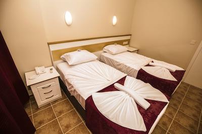 کمت هتل اند ریزرت