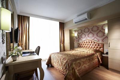 امر اند امر بیچ