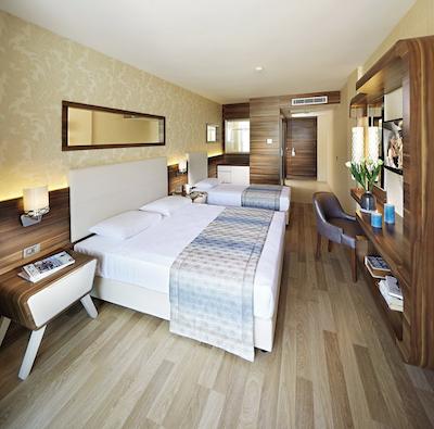 امر اند امر بیچ