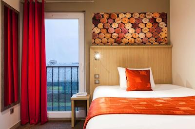 کمفرت هتل اُرلینز اُلیوت پروینسز