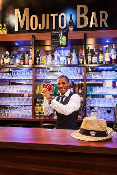 کمفرت هتل اُرلینز اُلیوت پروینسز