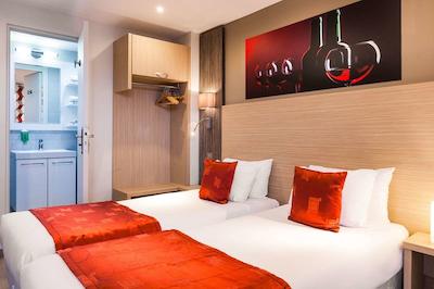 کمفرت هتل اُرلینز اُلیوت پروینسز