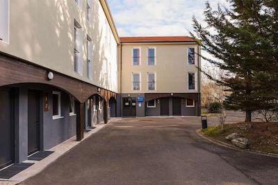 کمفرت هتل اُرلینز اُلیوت پروینسز