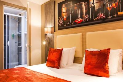 کمفرت هتل اُرلینز اُلیوت پروینسز