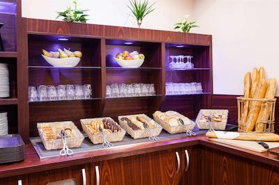 کمفرت هتل اُرلینز اُلیوت پروینسز