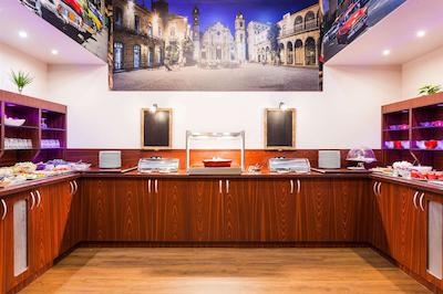 کمفرت هتل اُرلینز اُلیوت پروینسز