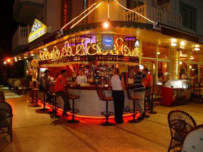 کاراکاز اپارت هتل