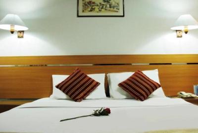 پوری مگا هتل