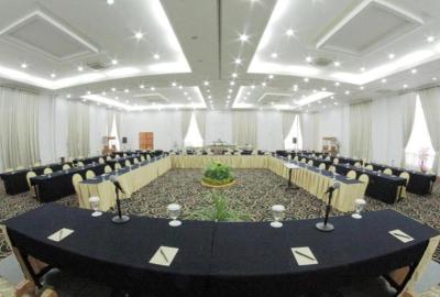 پوری مگا هتل