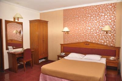 پوری مگا هتل