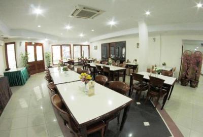 پوری مگا هتل