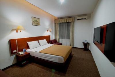 پوری مگا هتل