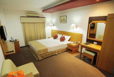 پوری مگا هتل