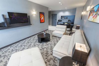 اپلاوس هتل کالگاری آیرپرت