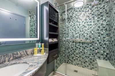 اپلاوس هتل کالگاری آیرپرت