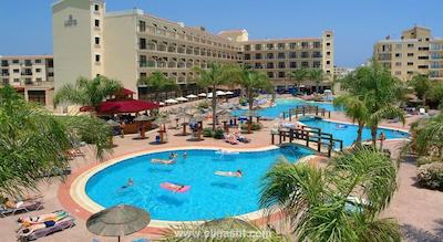 اس تی گاردنز-گرند هتل اند رزیدنسز