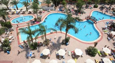 اس تی گاردنز-گرند هتل اند رزیدنسز