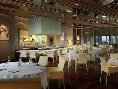 اس تی گاردنز-گرند هتل اند رزیدنسز