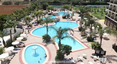 اس تی گاردنز-گرند هتل اند رزیدنسز