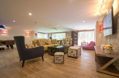 آیچک این رزیدنسز ساتورن