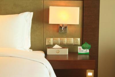 لیا چارلتون هتل شنزهن