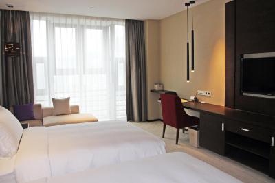 لیا چارلتون هتل شنزهن