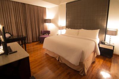 هتل دیرادجا