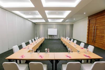 ماهگانی هتل