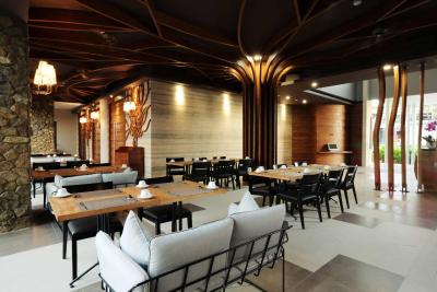 ماهگانی هتل