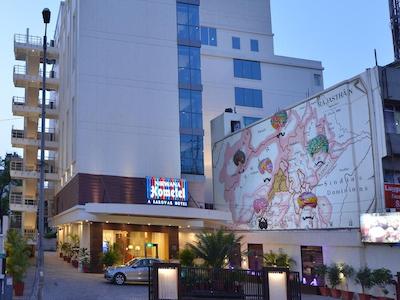 نیروانا هومتل جیپور