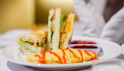 دکزی هتل بای پراساندی