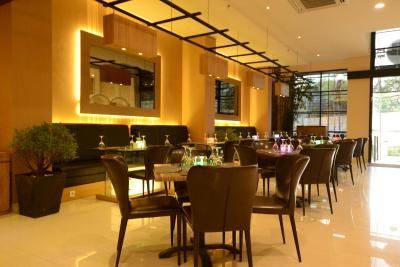 دکزی هتل بای پراساندی