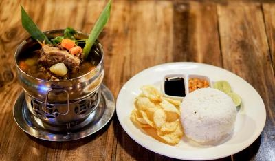 دکزی هتل بای پراساندی