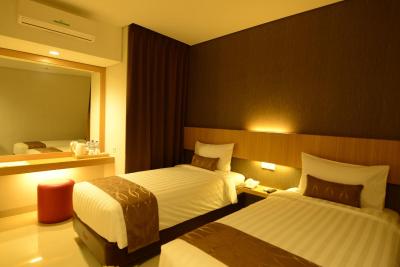 دکزی هتل بای پراساندی