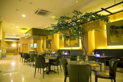 دکزی هتل بای پراساندی