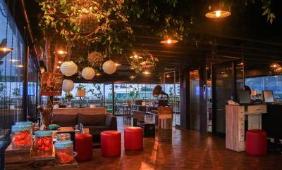 دکزی هتل بای پراساندی