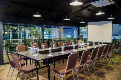 دکزی هتل بای پراساندی