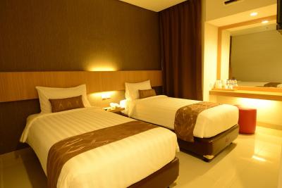 دکزی هتل بای پراساندی