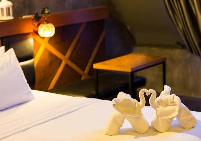 بی 2 بانکوک سریناکارین