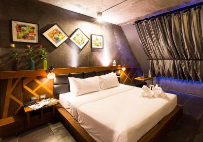 بی 2 بانکوک سریناکارین