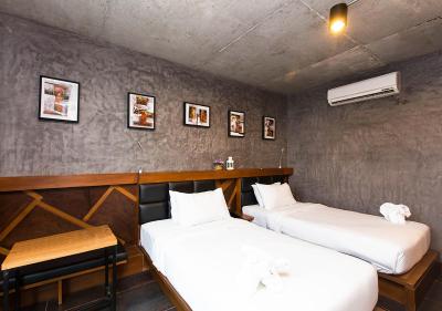 بی 2 بانکوک سریناکارین