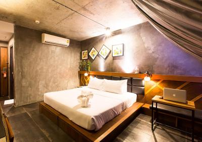 بی 2 بانکوک سریناکارین