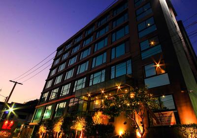 بی 2 بانکوک سریناکارین