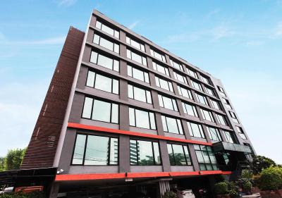 بی 2 بانکوک سریناکارین