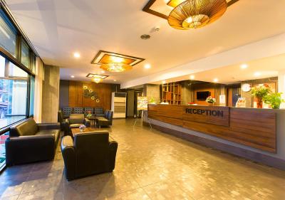 بی 2 بانکوک سریناکارین