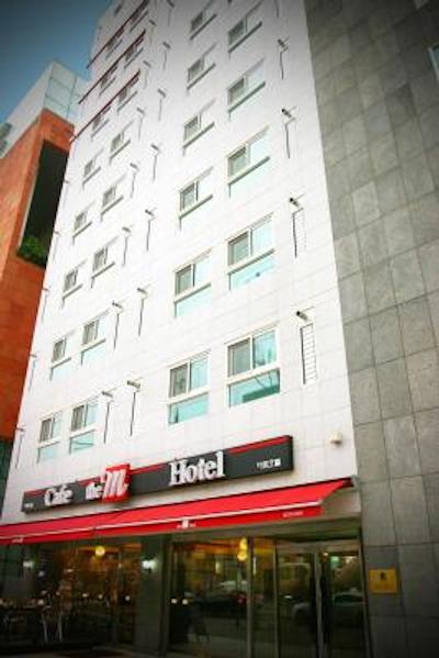 بنیکیا هم د م هتل